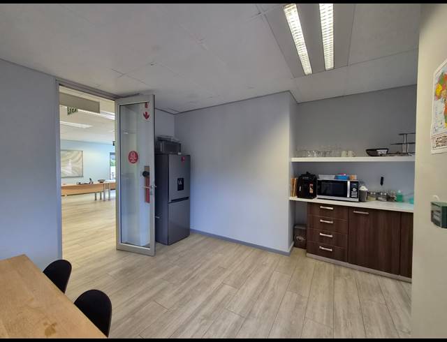 250M² OFFICE TO LET IN VORNA VALLEY